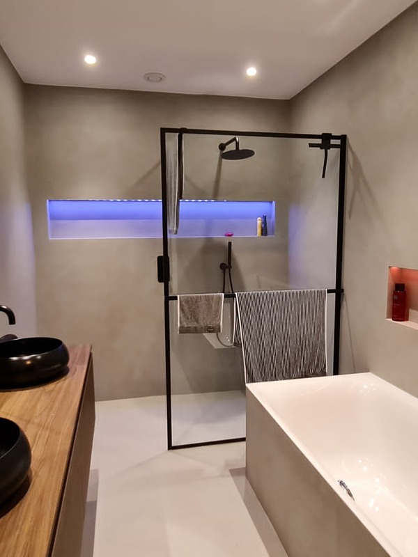 Badkamer met gietvloer in Hoofddorp