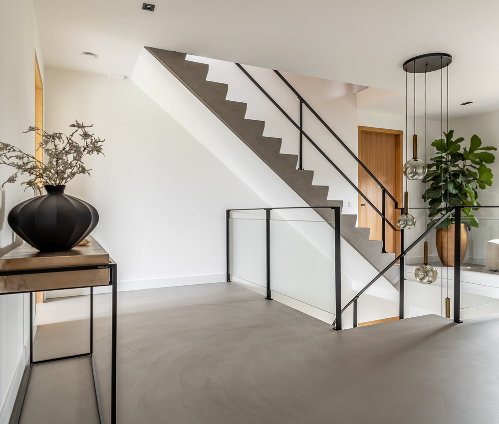 Lavasteen gietvloer in de hal