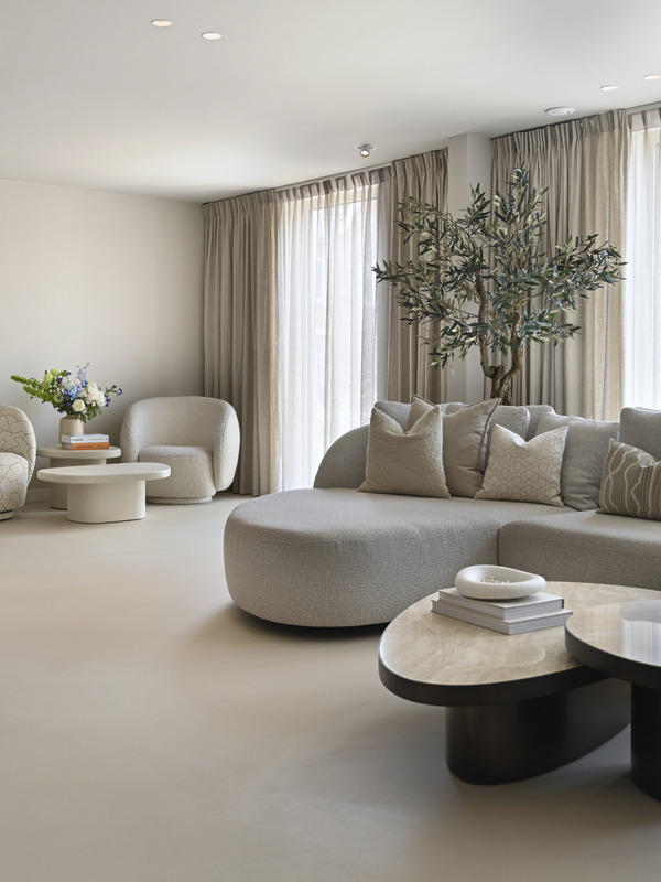 Gietvloer woonkamer - Interior by Nikka