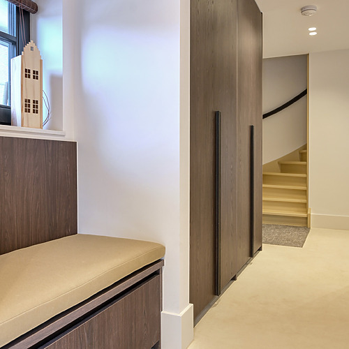 Gietvloer hal - Nomadhome