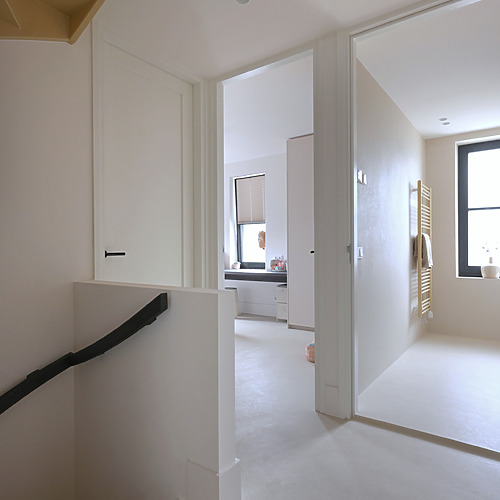 Gietvloer overloop - Nomadhome